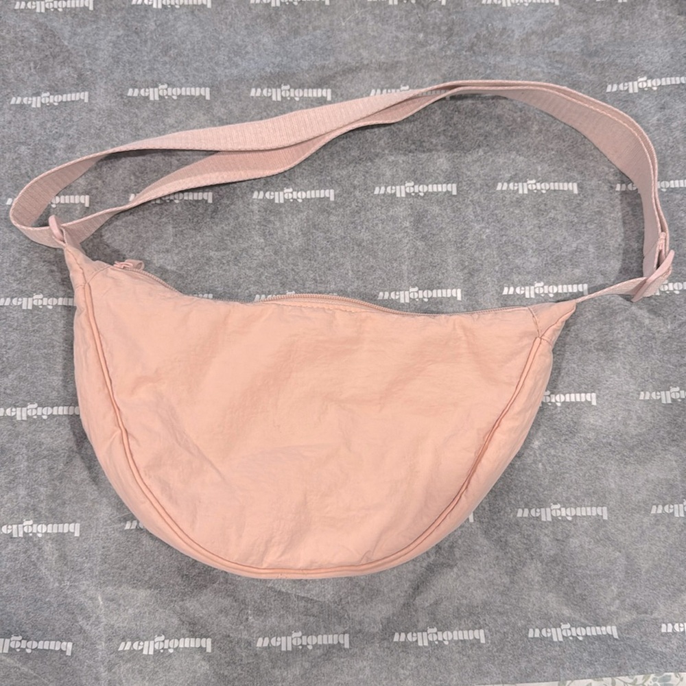 Uniqlo “banana” crossbody bag